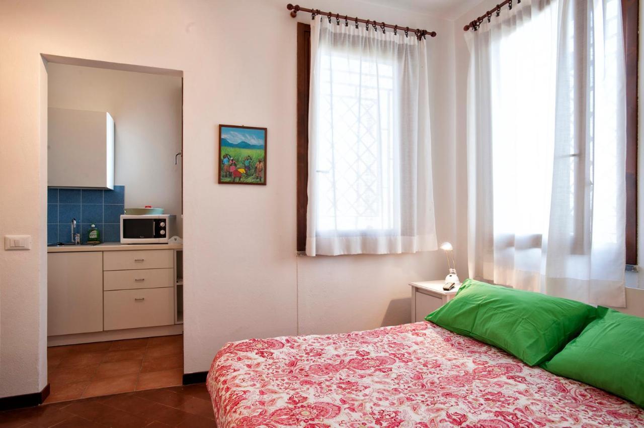 Casa Vacanze Tana Della Volpe Ispra Kültér fotó
