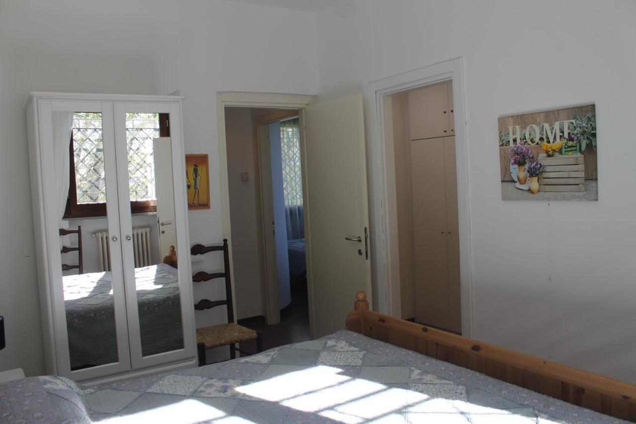 Casa Vacanze Tana Della Volpe Ispra Kültér fotó