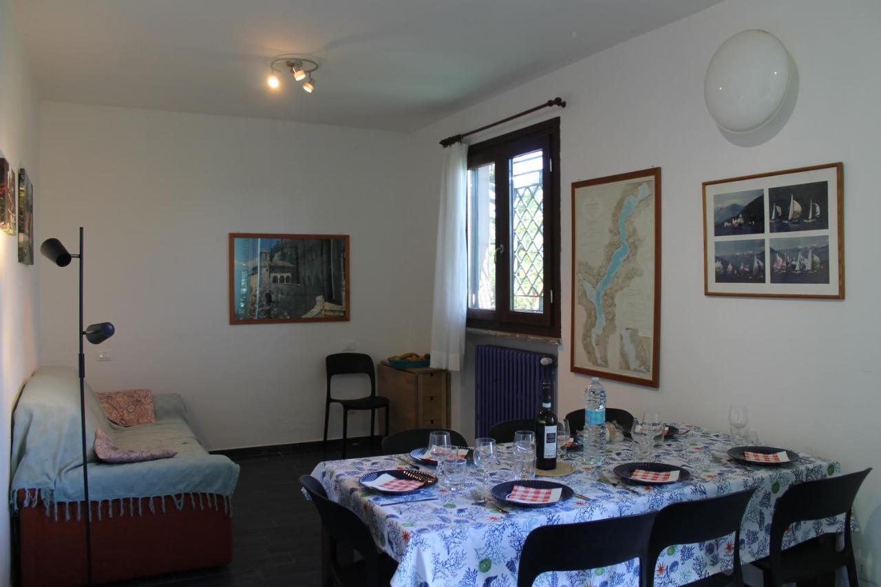 Casa Vacanze Tana Della Volpe Ispra Kültér fotó