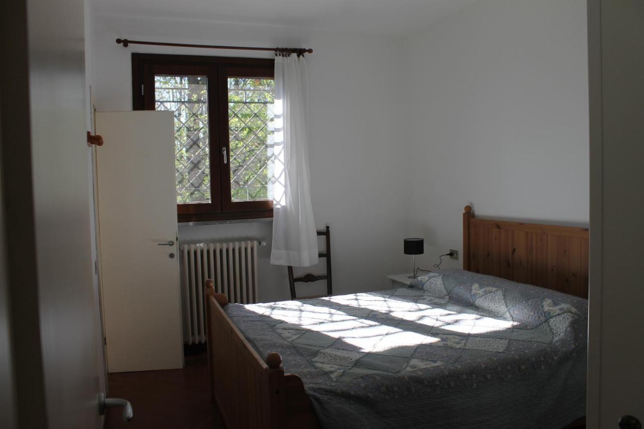 Casa Vacanze Tana Della Volpe Ispra Kültér fotó