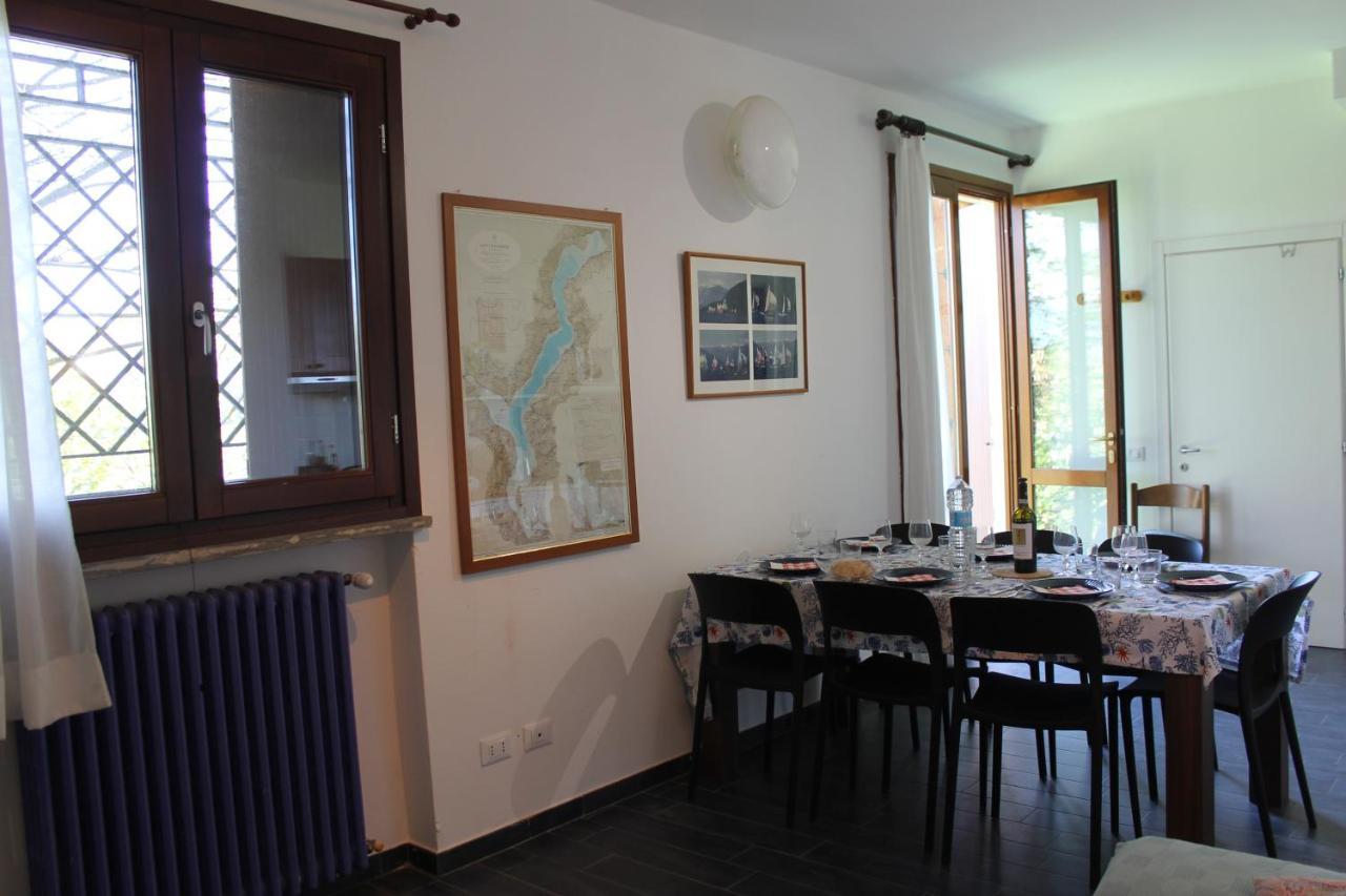 Casa Vacanze Tana Della Volpe Ispra Kültér fotó