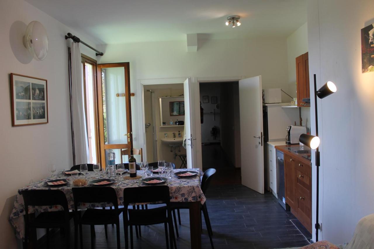 Casa Vacanze Tana Della Volpe Ispra Kültér fotó