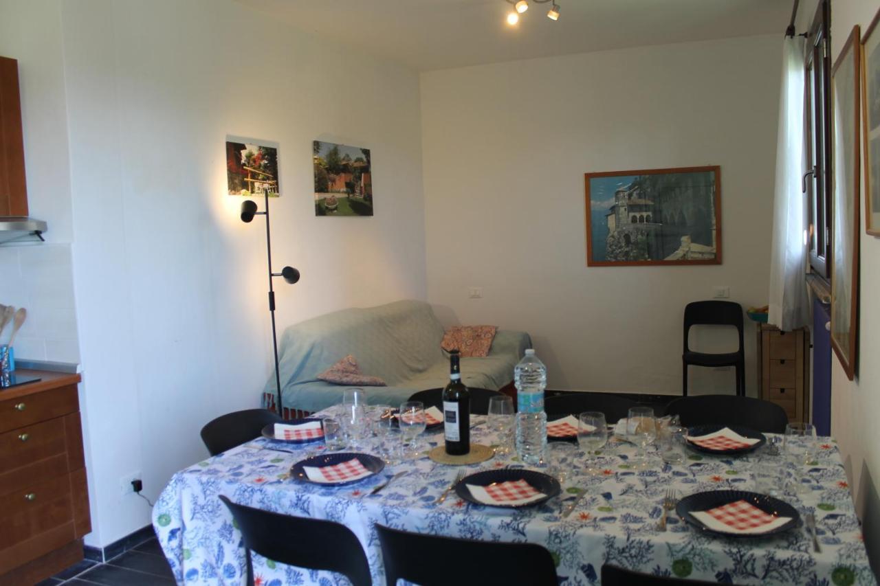 Casa Vacanze Tana Della Volpe Ispra Kültér fotó